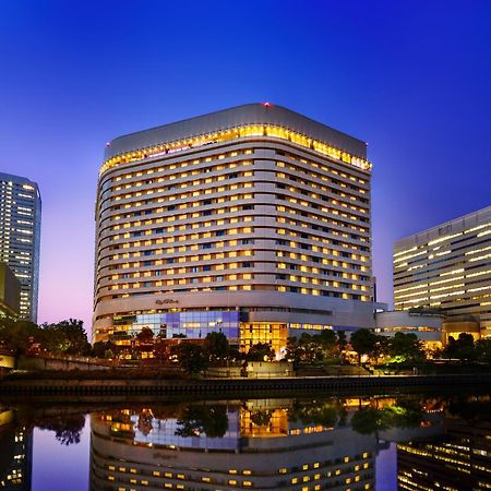 Hotel New Otani Osaka Bagian luar foto The hotel at night