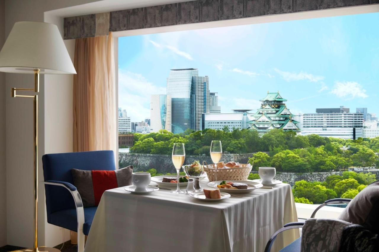 Hotel New Otani Osaka Bagian luar foto A view of the Tokyo skyline from a suite at the hotel