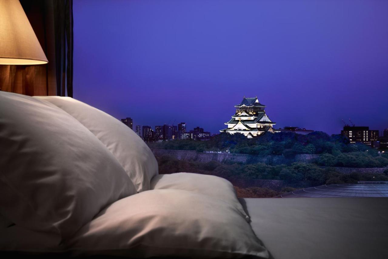 Hotel New Otani Osaka Bagian luar foto View of Osaka Castle from a guest room