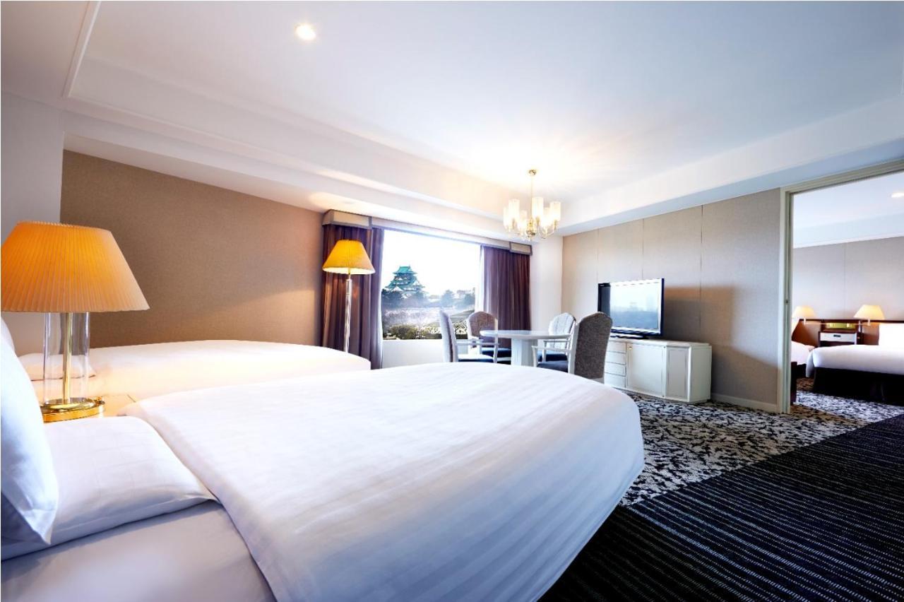 Hotel New Otani Osaka Bagian luar foto A suite at the hotel