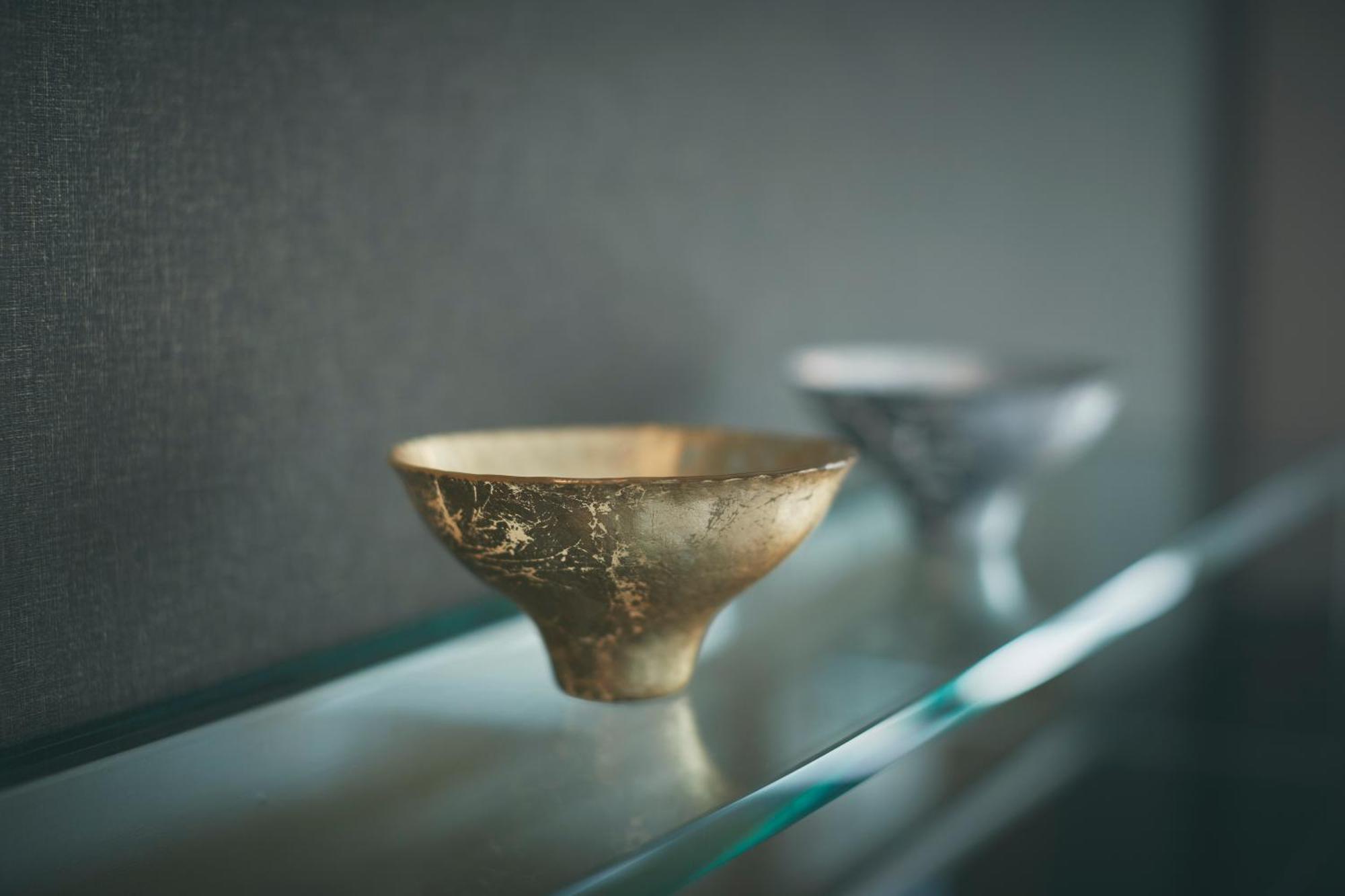 Hotel New Otani Osaka Bagian luar foto A golden cup from the tomb of King Tutankhamun