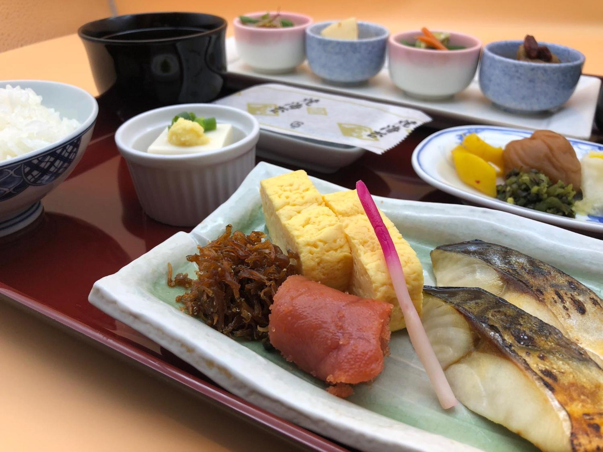 Hotel New Otani Osaka Bagian luar foto A Japanese breakfast