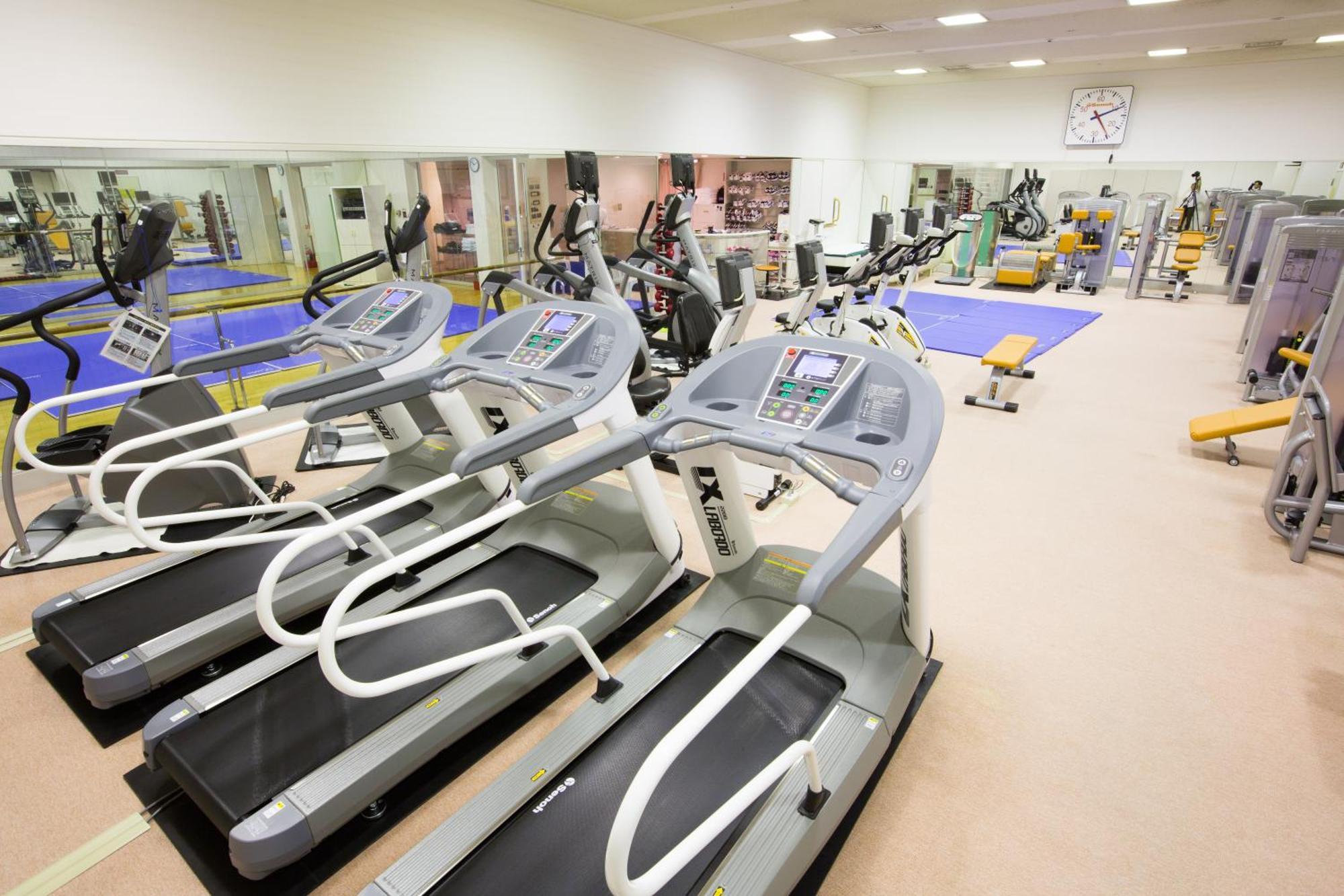 Hotel New Otani Osaka Bagian luar foto The gym at the National Rehabilitation Centre