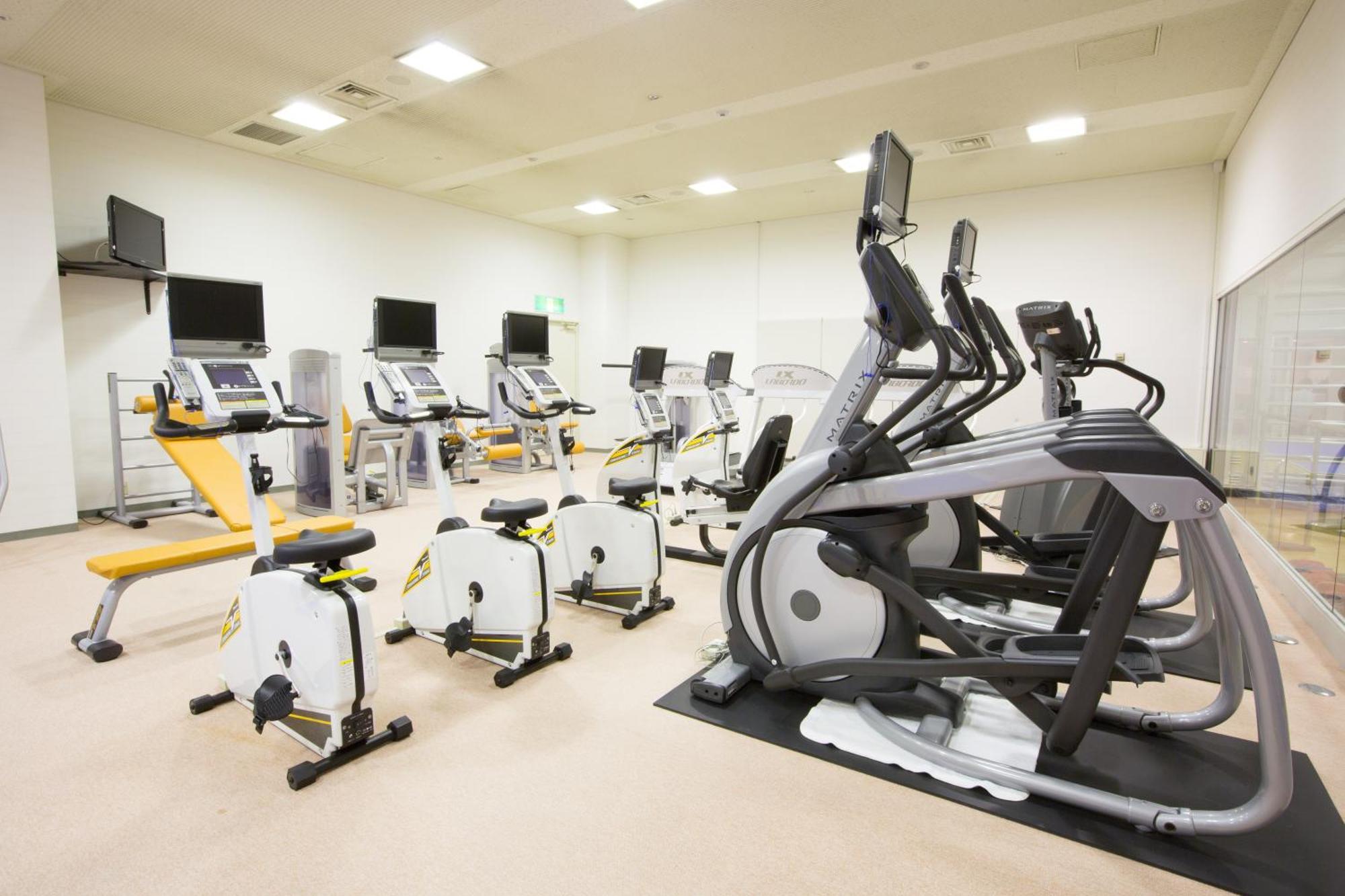 Hotel New Otani Osaka Bagian luar foto A typical gym
