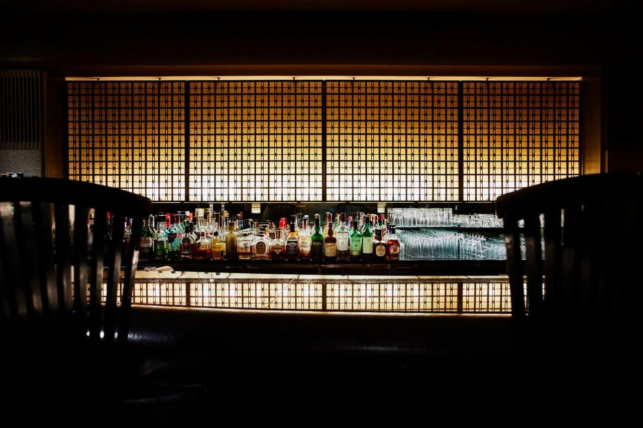 Hotel New Otani Osaka Bagian luar foto The bar at the Tokyo Edition